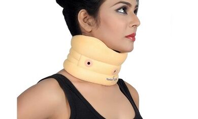 Ag caitheamh collar le osteochondrosis ceirbheacs
