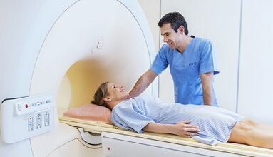 Modhanna chun osteochondrosis ceirbheacs a chóireáil i measc na mban